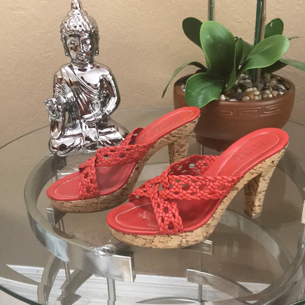 Sandals with platform